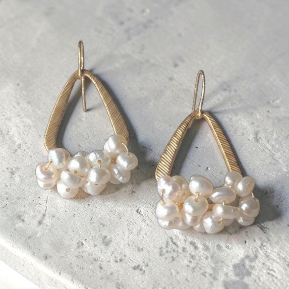 Natur tragbar gemacht: Seltene Barockperlen-Ohrringe mit geometrischer Struktur aus 14K Gold, SV925 oder Chirurgenstahl
