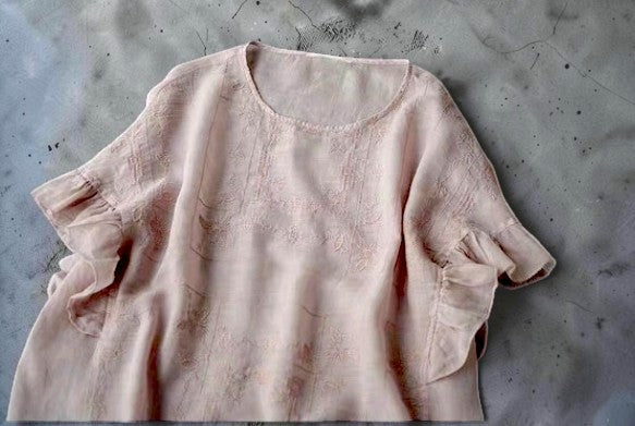 Der Couture-Hauch: Premium bestickte Leinen-Rüschenbluse