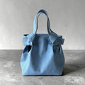 Der Bote der Serendipität: Maßgeschneiderte, handgefärbte Artisan Denim Couture Tote