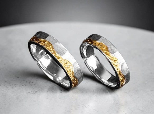 Der Radiant Surge: 24K & S999 Reinsilber Maßgefertigter, gehämmerter Artisan Ring - Goldwelle