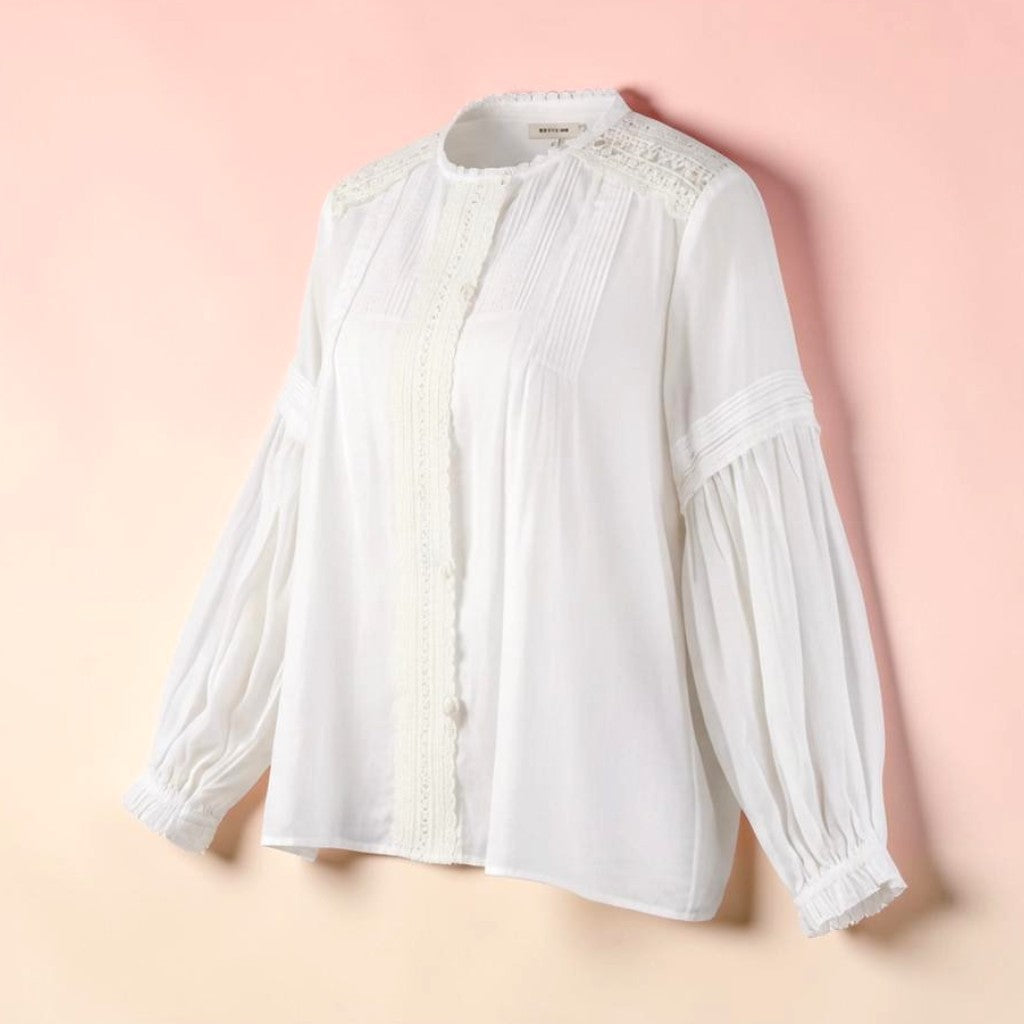 Mühelose Eleganz: Handgefertigte Pintuck & Spitze Bluse aus weißem Leinen