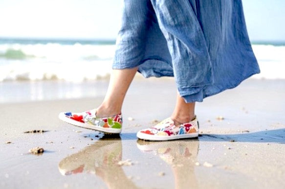 Der Island Breeze Slip-On: Einzigartige Canvas-Schuhe als Textilkunst