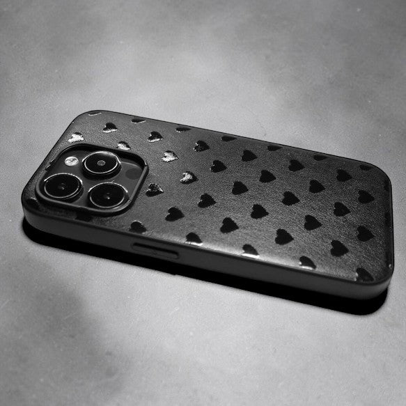 Das geprägte schwarze Herz: Erstklassige stoßfeste, handgefertigte Schutzhülle für das iPhone