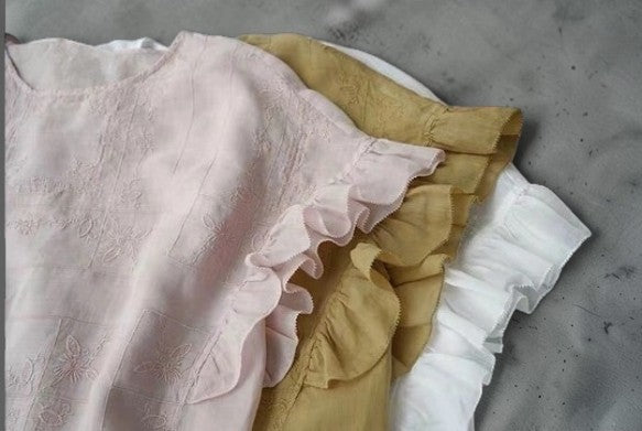 Der Couture-Hauch: Premium bestickte Leinen-Rüschenbluse
