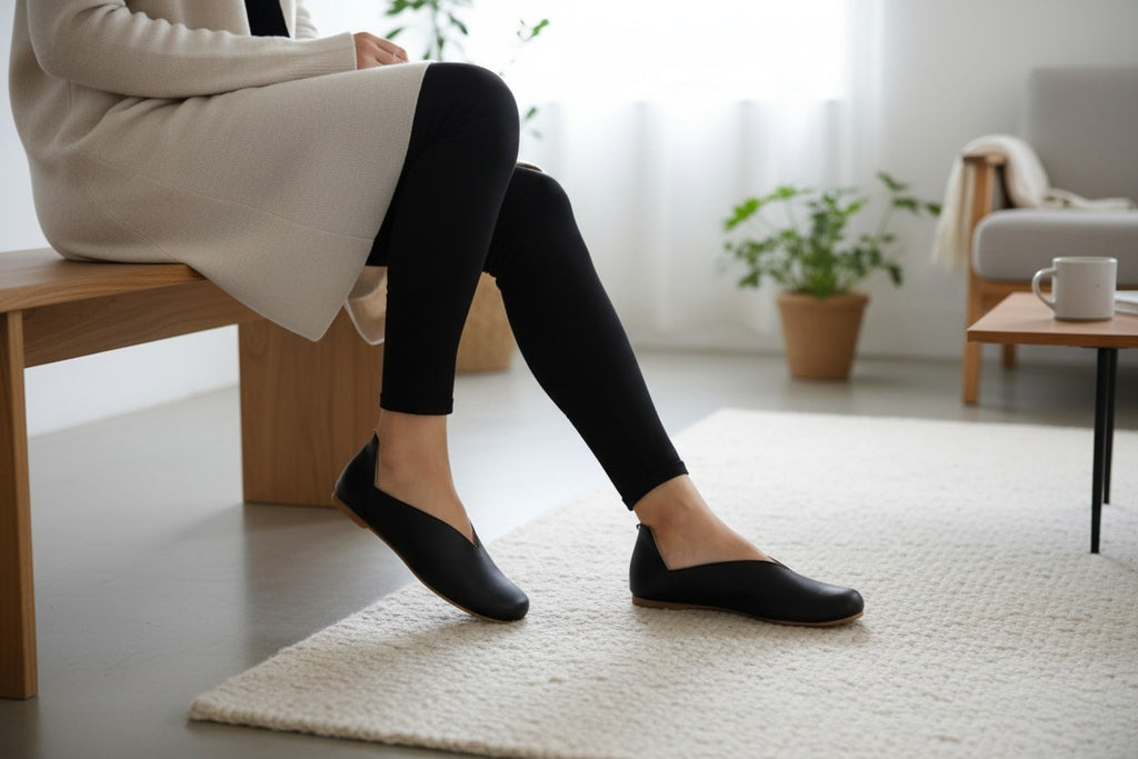 Die Architektur der Eleganz: Maßgeschneiderte V-Cut Flanell- & Leinen-Komfortschuhe